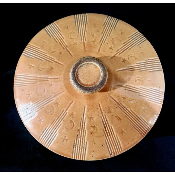 Watt Pottery Moon & Stars casserole, Dutch oven - Picture 3 of 10